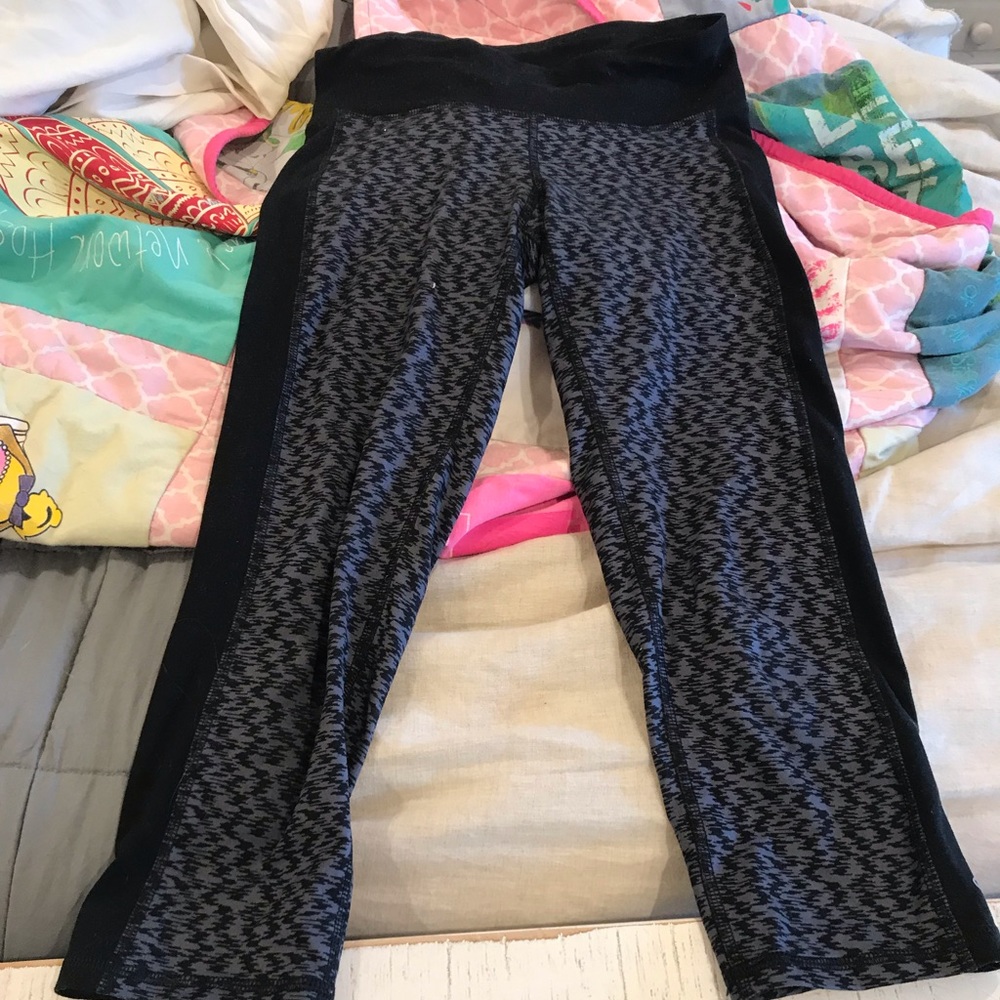 Black and grey cropped workout pant